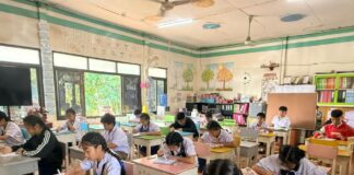 ผอ.โรงเรียนบ้านป่าจี้ตรวจเยี่ยมการสอบวันแรกภาคเรียนที่ 1 ปีการศึกษา 2569